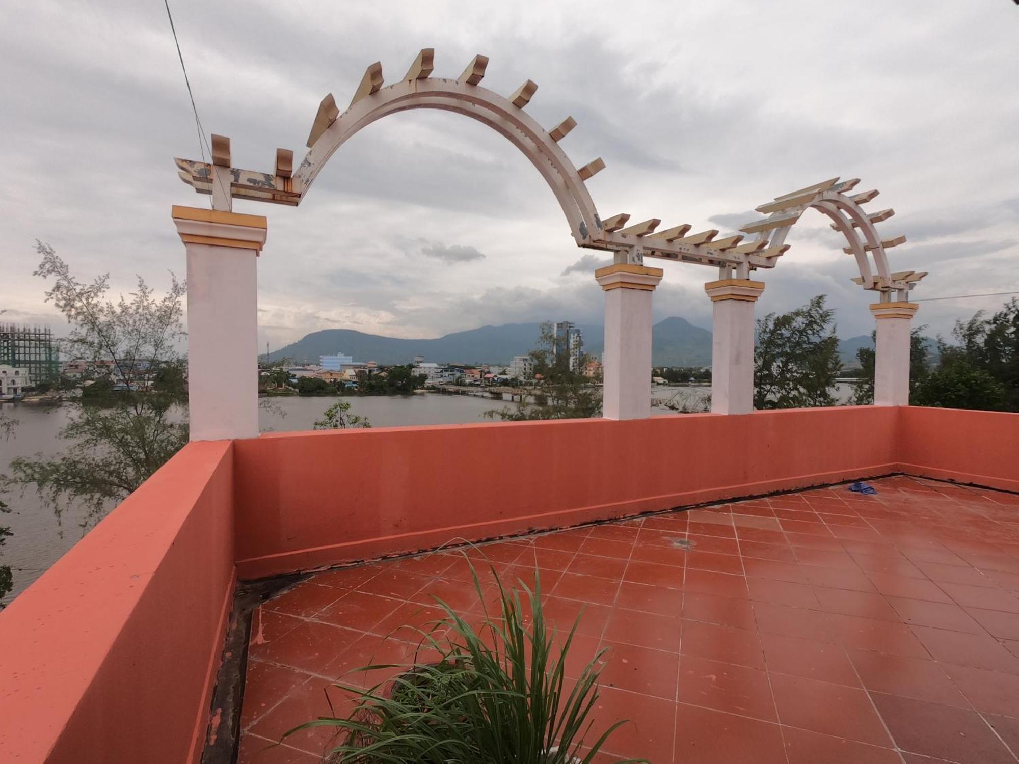 Hotel Good Morning Kampot Esterno foto